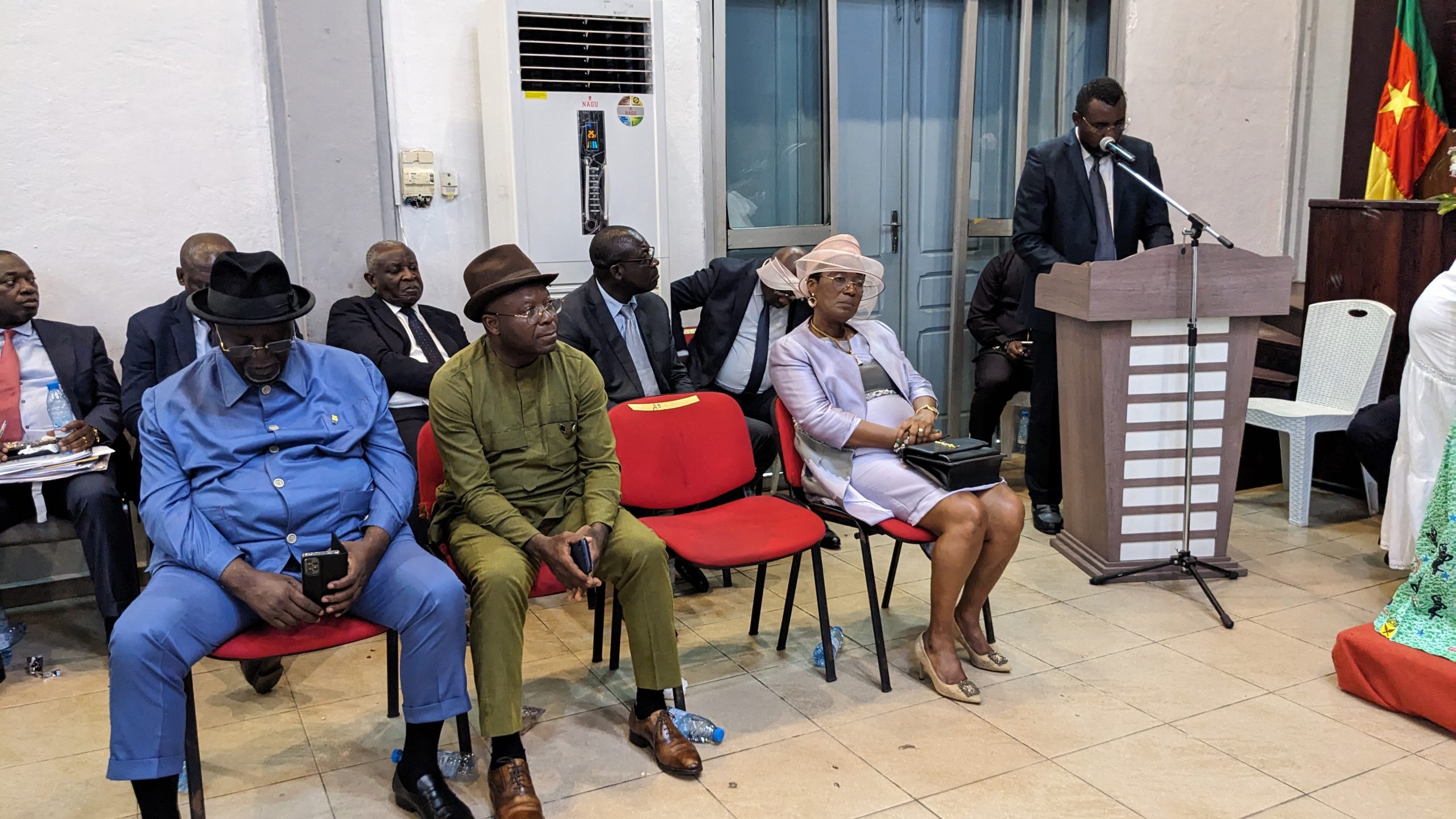 Douala- Conseil de Communauté : Les Commissions recommandent le rejet du projet de délibération visant à réduire le salaire du personnel de la communauté urbaine de Douala .