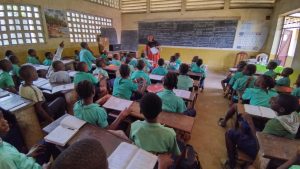 🇨🇲 Les élèves du CM2 à l&rsquo;école publique d&rsquo;Akwa : une préparation intensive pour les examens